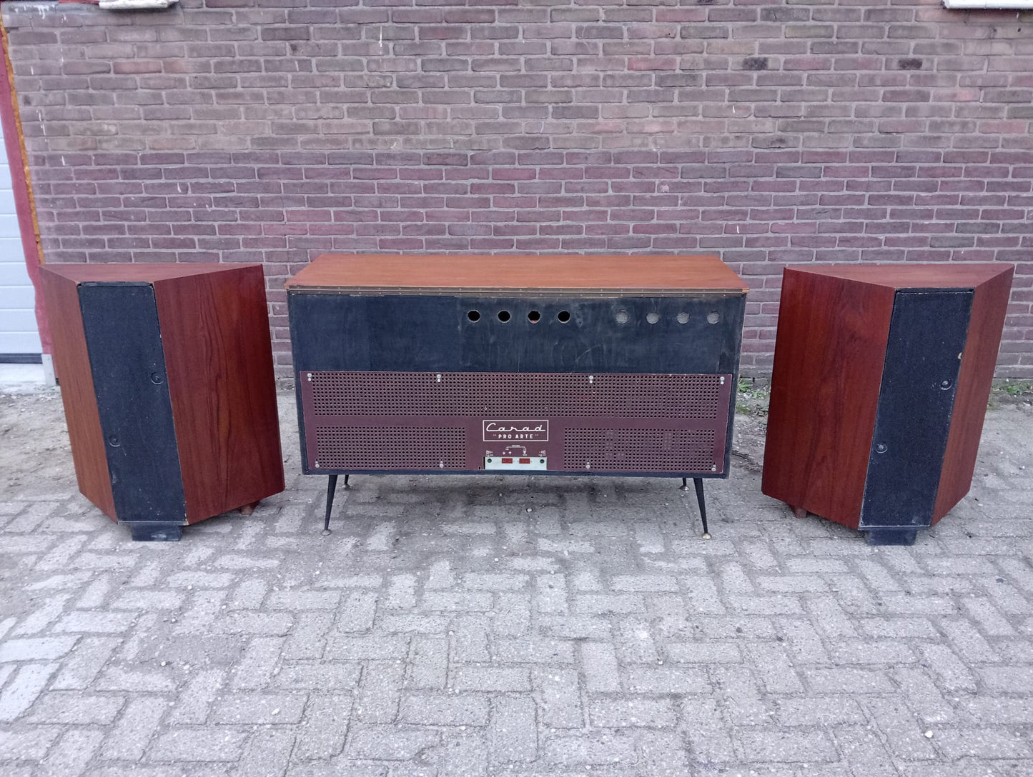 Carad Pro Arte Radiomeubel  v2 & Corner 8872 luidsprekers (bieden)